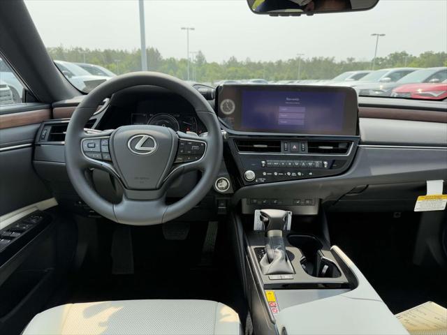 new 2025 Lexus ES 300h car, priced at $50,704