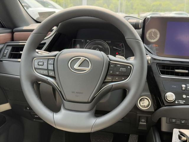 new 2025 Lexus ES 300h car, priced at $50,704
