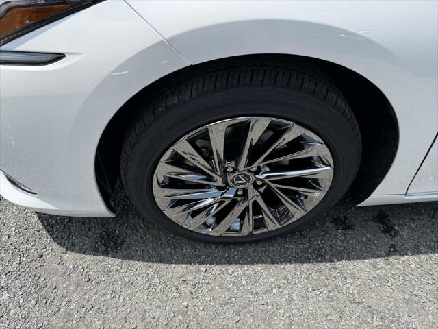 new 2025 Lexus ES 300h car, priced at $53,339