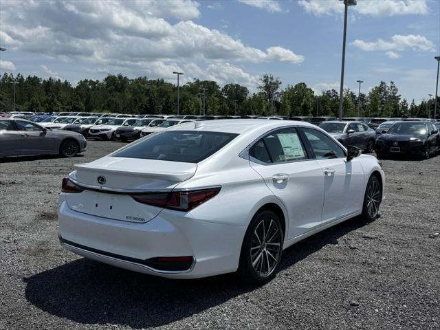 new 2025 Lexus ES 300h car, priced at $51,524