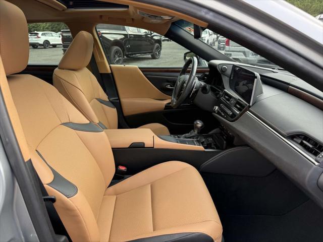 used 2022 Lexus ES 300h car, priced at $40,900