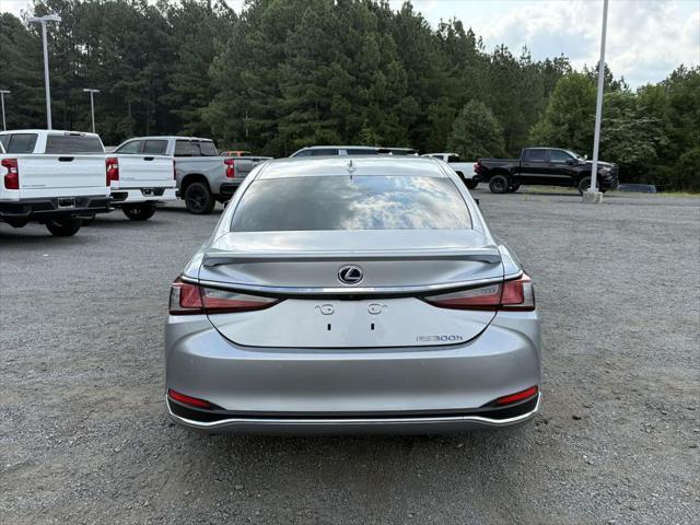 used 2022 Lexus ES 300h car, priced at $40,900