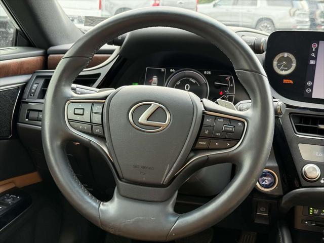 used 2022 Lexus ES 300h car, priced at $40,900