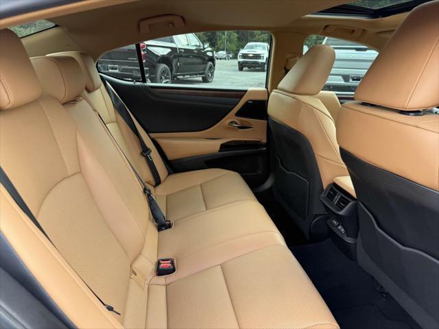 used 2022 Lexus ES 300h car, priced at $40,900