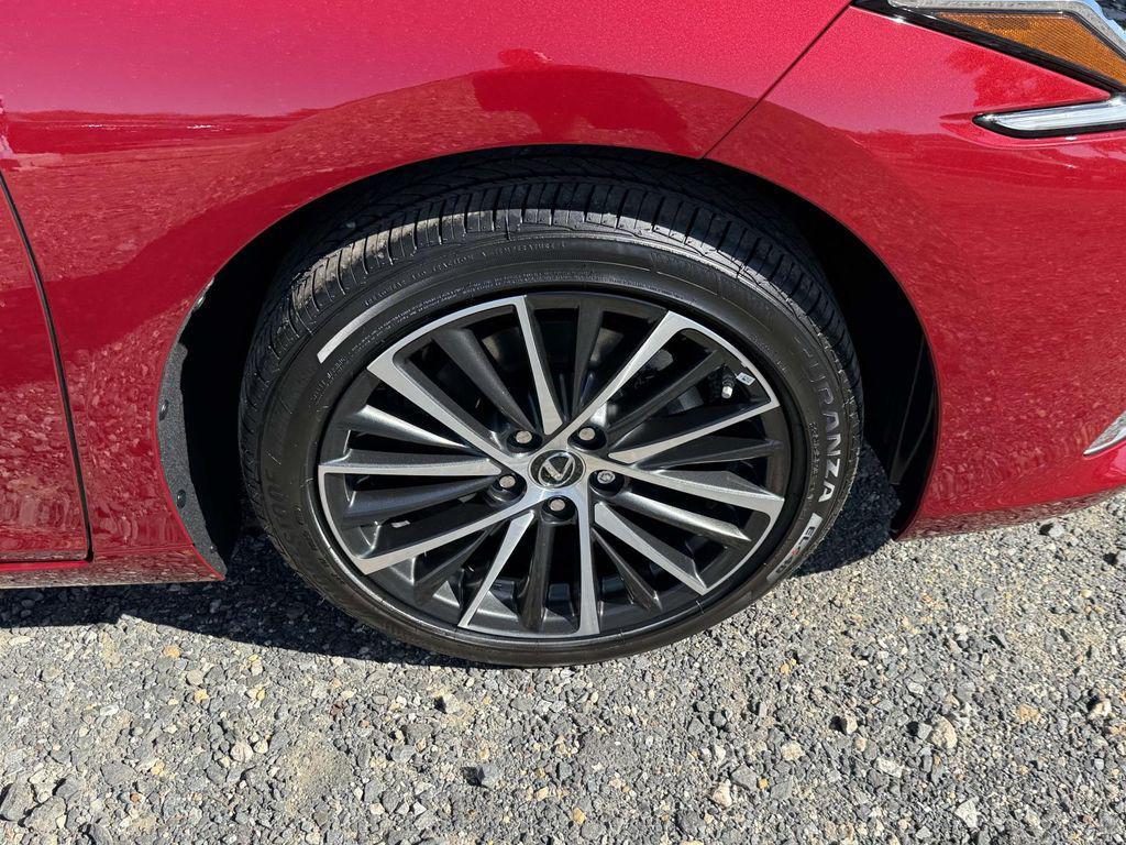 used 2025 Lexus ES 300h car, priced at $49,150