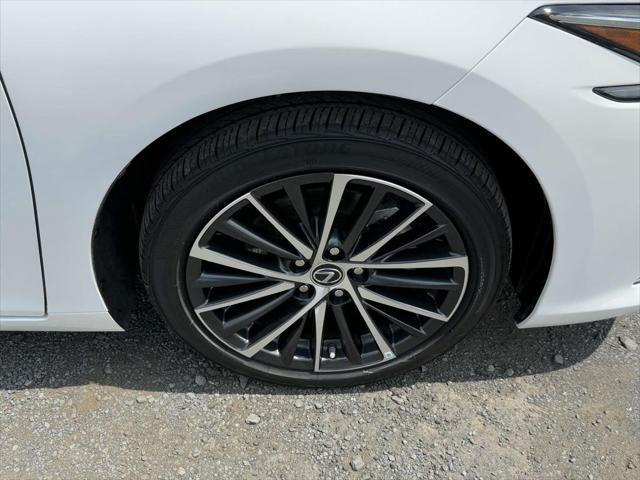 used 2024 Lexus ES 300h car, priced at $44,900