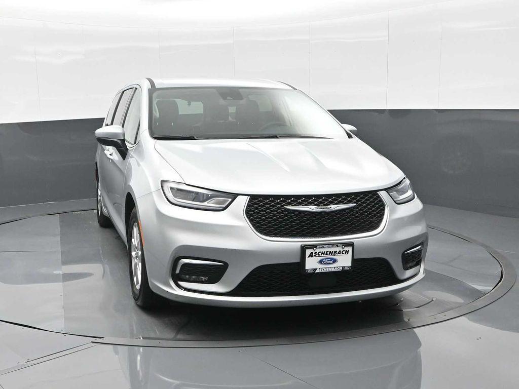 used 2023 Chrysler Pacifica car, priced at $24,517