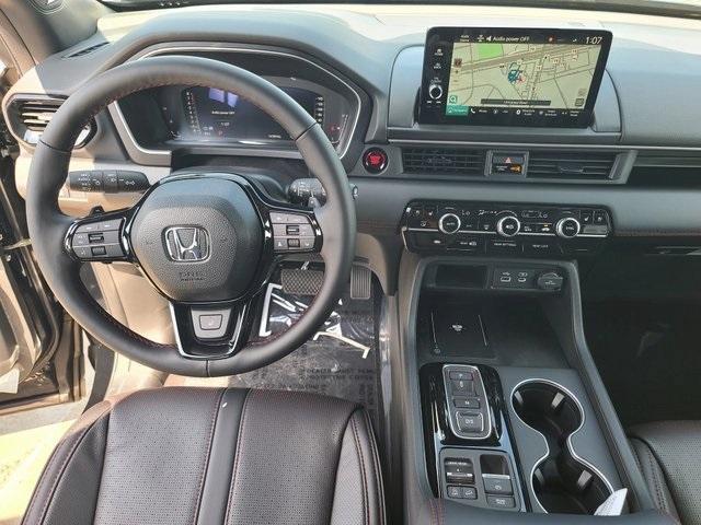 new 2025 Honda Pilot car, priced at $54,580