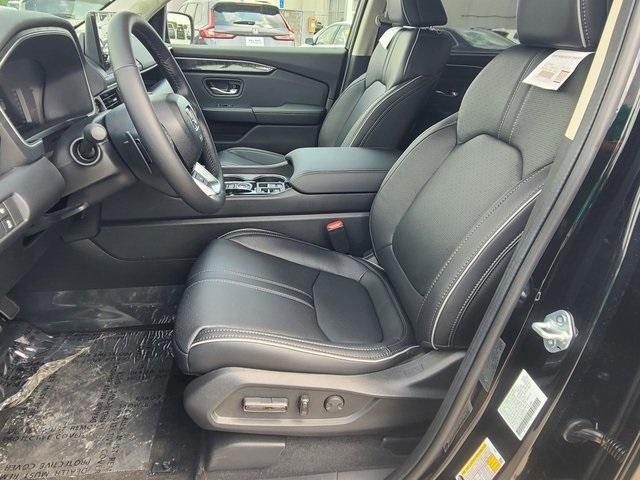 new 2025 Honda Pilot car, priced at $53,080