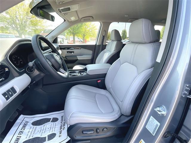 new 2025 Honda Pilot car, priced at $45,600