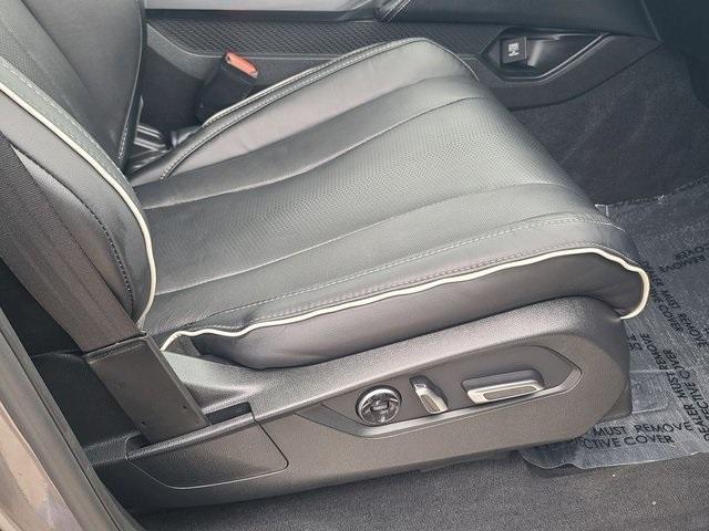 used 2023 Acura MDX car, priced at $44,400