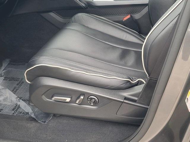 used 2023 Acura MDX car, priced at $44,400