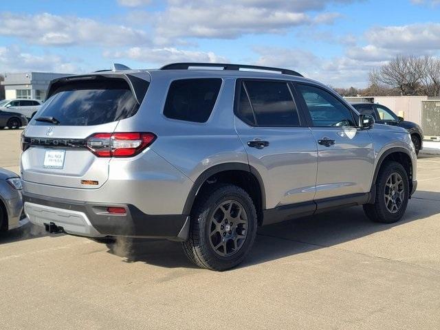 new 2025 Honda Pilot car, priced at $49,400