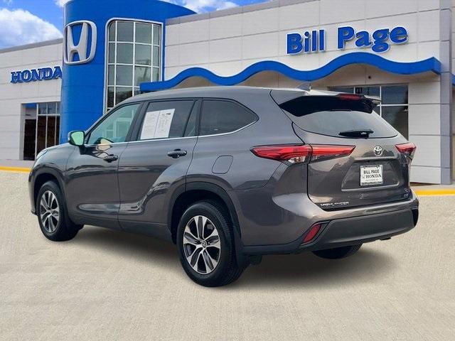 used 2023 Toyota Highlander car, priced at $33,876