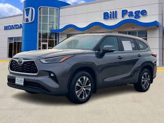 used 2023 Toyota Highlander car, priced at $33,876