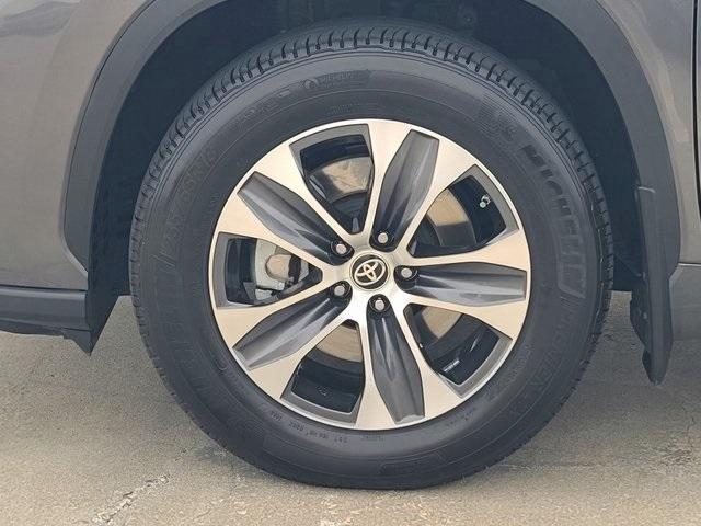 used 2023 Toyota Highlander car, priced at $33,876