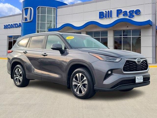 used 2023 Toyota Highlander car, priced at $33,876