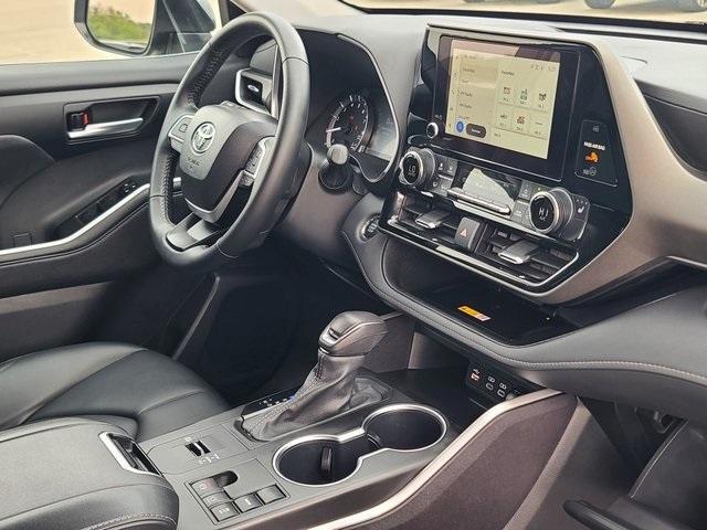 used 2023 Toyota Highlander car, priced at $33,876
