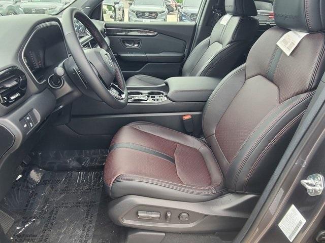new 2025 Honda Pilot car, priced at $54,580