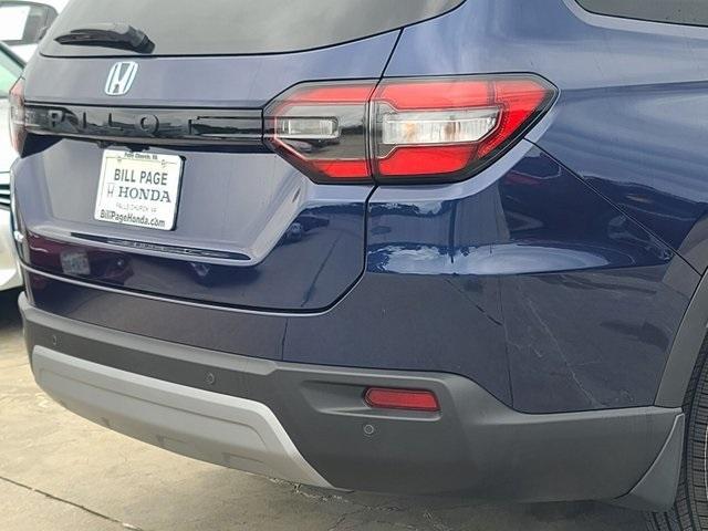 new 2025 Honda Pilot car, priced at $46,330