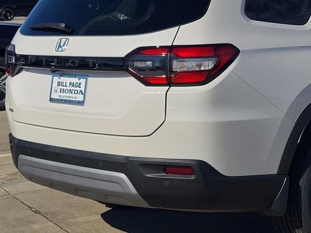 new 2025 Honda Pilot car, priced at $46,055
