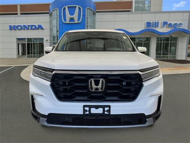 new 2025 Honda Pilot car, priced at $46,055