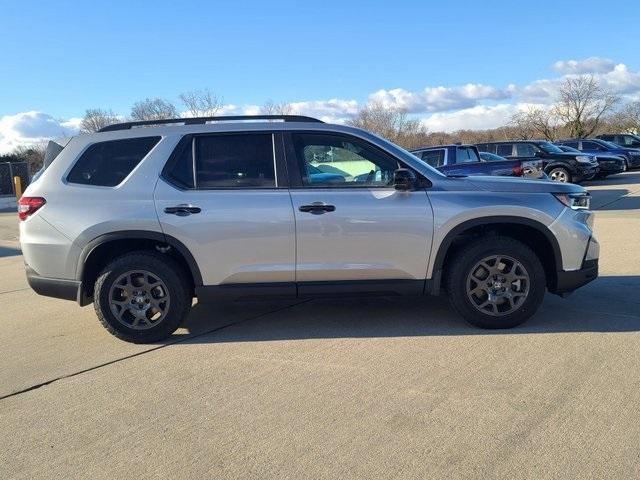 new 2025 Honda Pilot car, priced at $49,400