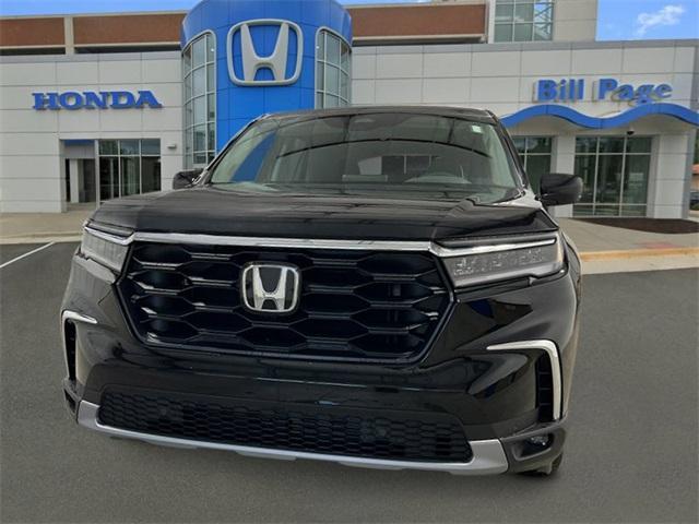 new 2025 Honda Pilot car, priced at $45,600