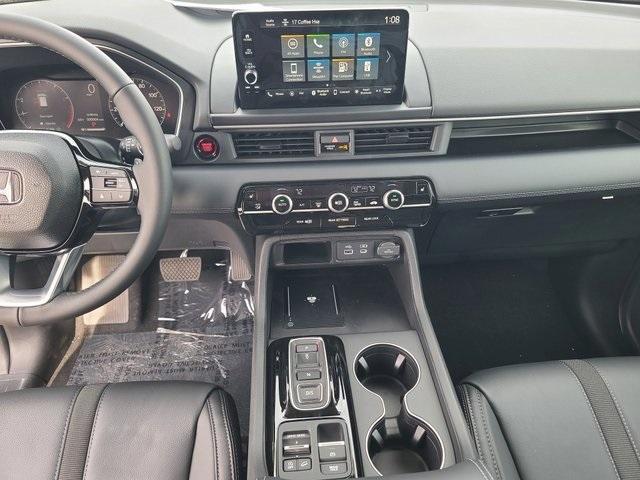 new 2025 Honda Pilot car, priced at $46,330