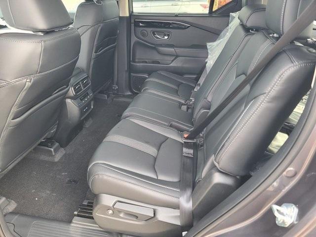 new 2025 Honda Pilot car, priced at $46,330