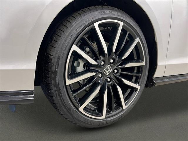 new 2025 Honda Accord Hybrid car, priced at $39,755