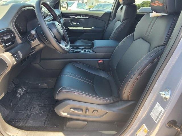 new 2025 Honda Pilot car, priced at $50,335