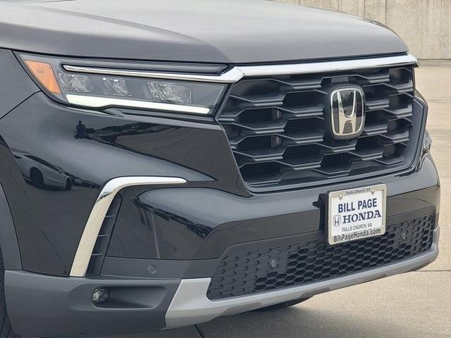 new 2025 Honda Pilot car, priced at $45,600