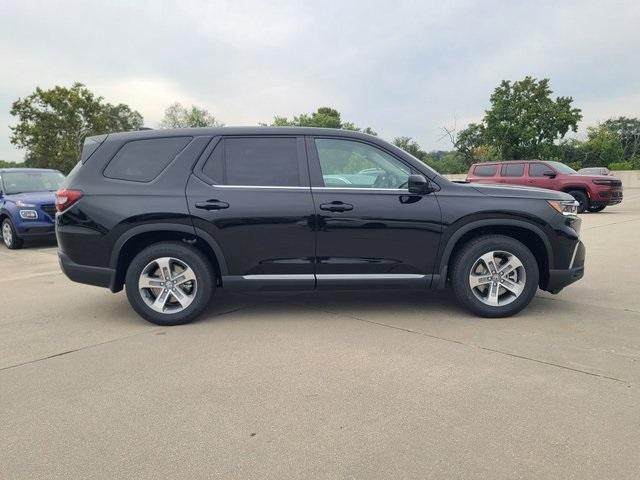 new 2025 Honda Pilot car, priced at $45,600