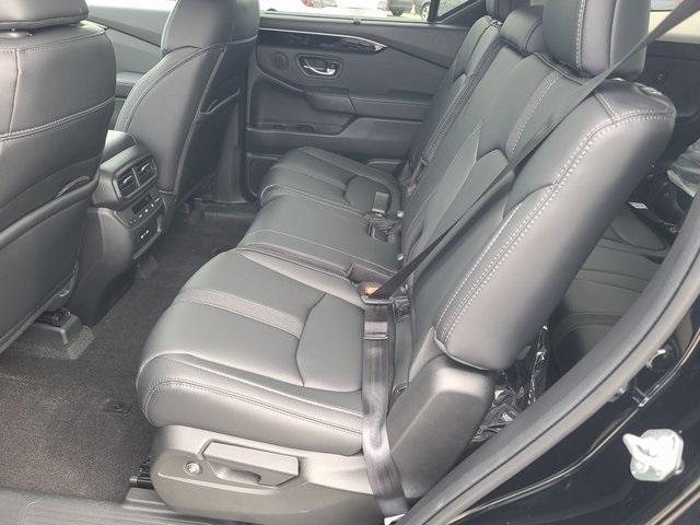 new 2025 Honda Pilot car, priced at $45,600