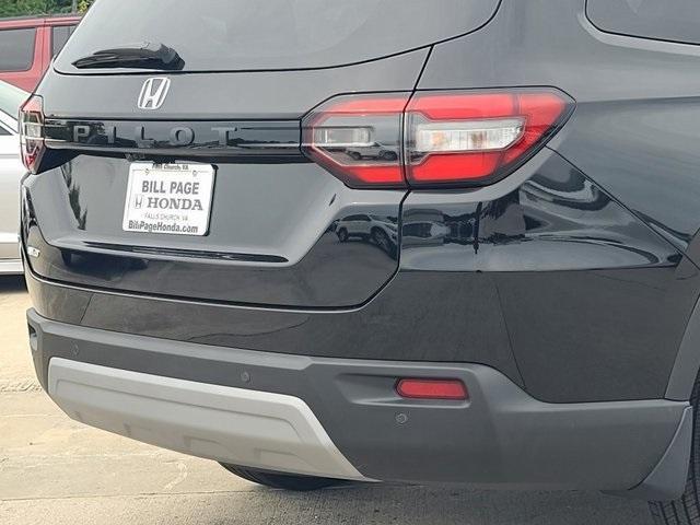 new 2025 Honda Pilot car, priced at $45,600