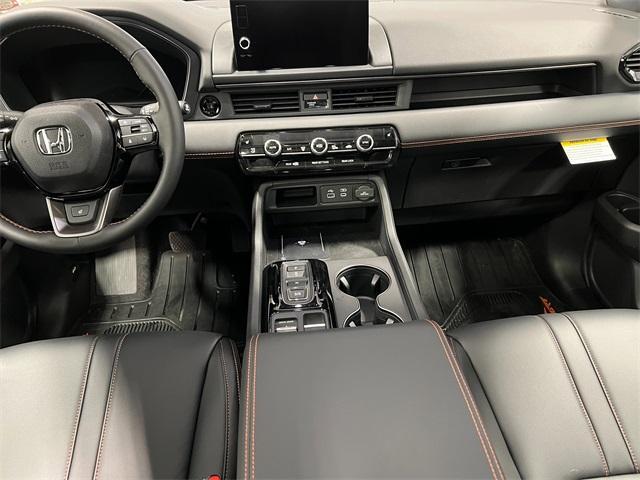 new 2025 Honda Pilot car, priced at $49,400