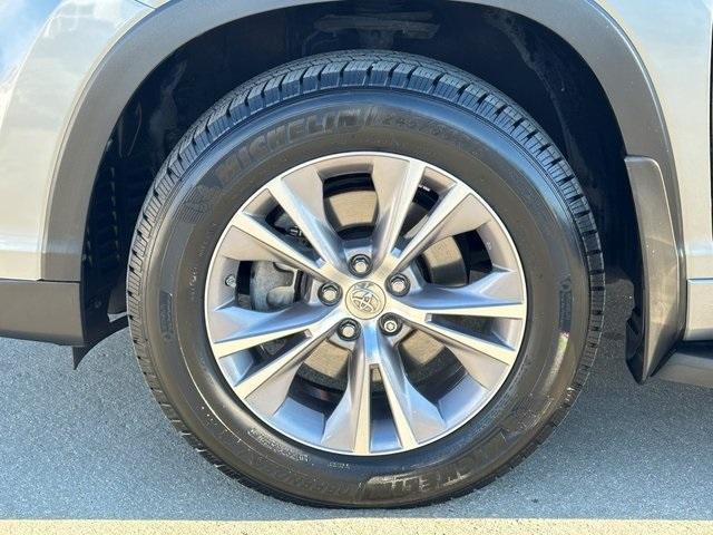 used 2015 Toyota Highlander car, priced at $19,750