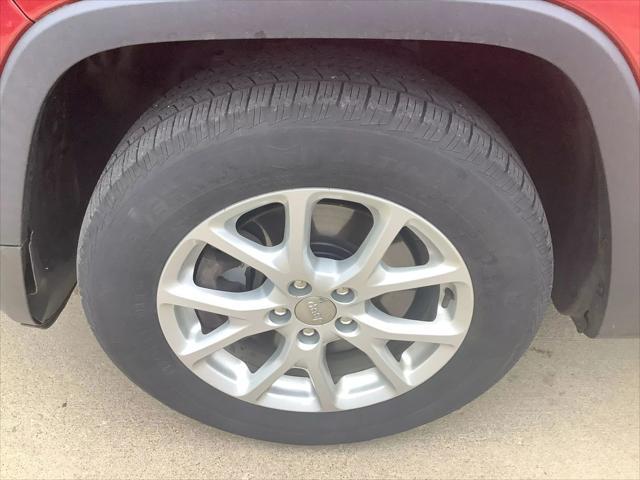 used 2015 Jeep Cherokee car, priced at $12,695