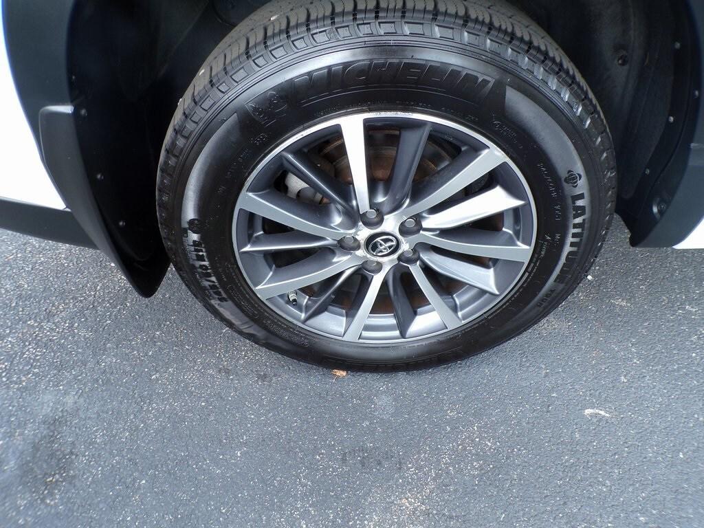 used 2018 Toyota Highlander Hybrid car, priced at $26,999