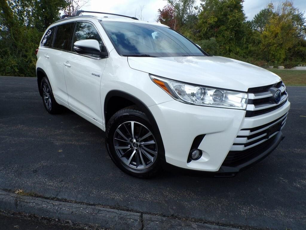 used 2018 Toyota Highlander Hybrid car, priced at $26,999