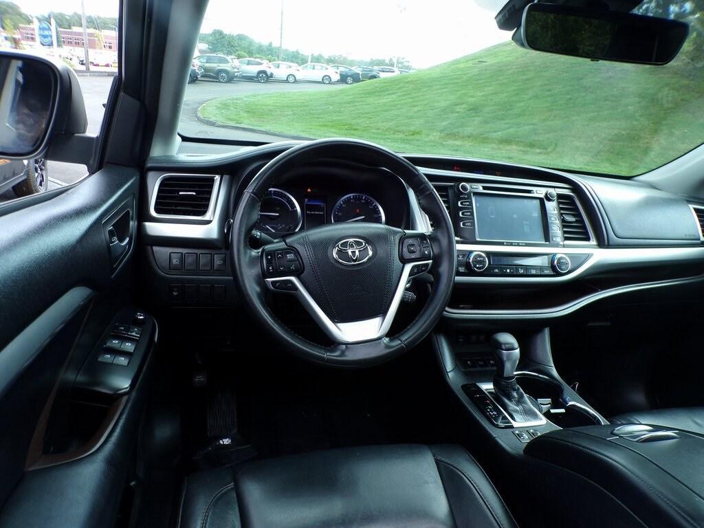 used 2018 Toyota Highlander Hybrid car, priced at $26,999