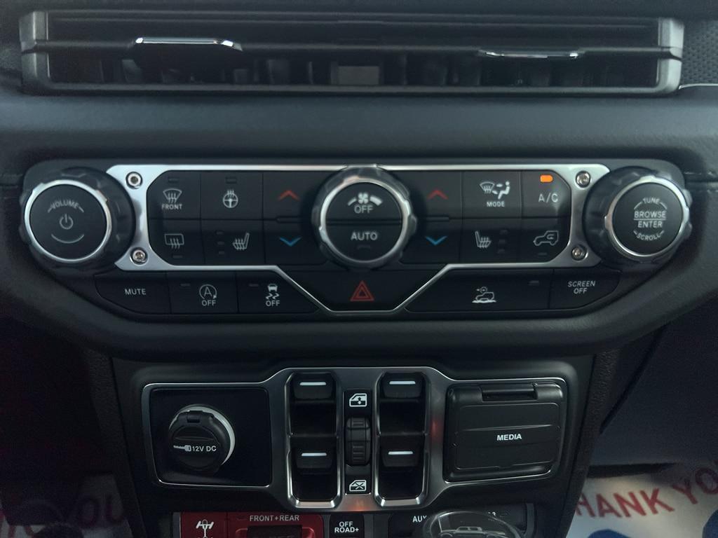 new 2025 Jeep Gladiator car, priced at $54,221