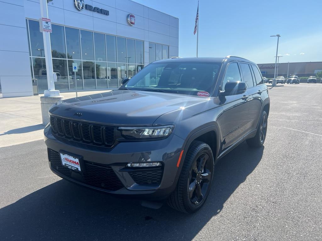new 2025 Jeep Grand Cherokee car, priced at $51,596