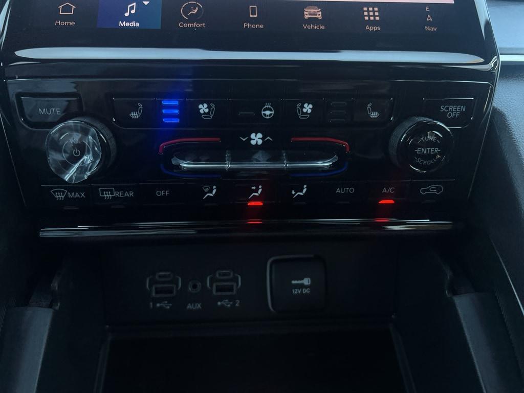 new 2025 Jeep Grand Cherokee car, priced at $51,596