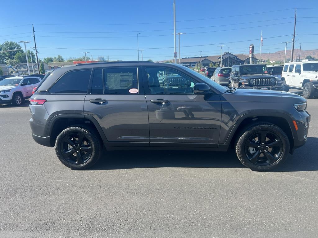 new 2025 Jeep Grand Cherokee car, priced at $51,596