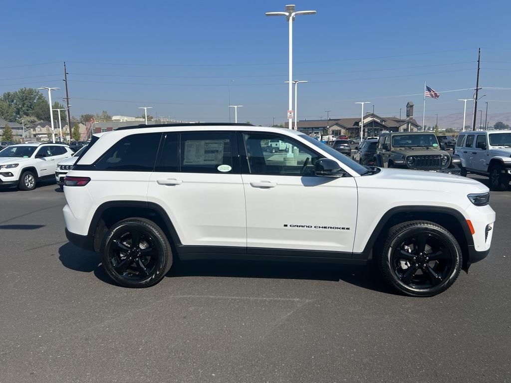 new 2025 Jeep Grand Cherokee car, priced at $52,540