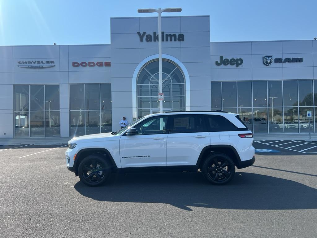 new 2025 Jeep Grand Cherokee car, priced at $52,540