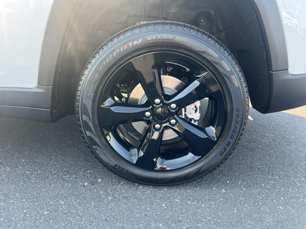 new 2025 Jeep Grand Cherokee car, priced at $52,540