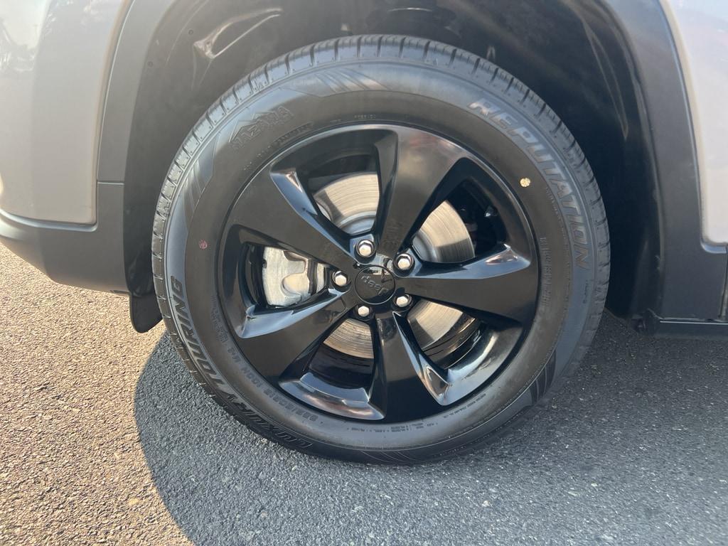 used 2020 Jeep Cherokee car, priced at $23,999